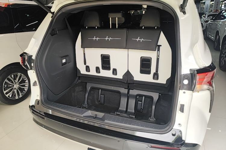 Used Toyota SIENNA 2023 2.5L Hybrid Deluxe Edition Trunk