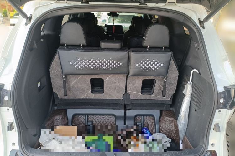 Used Toyota SIENNA 2023 2.5L Hybrid Deluxe Edition Trunk