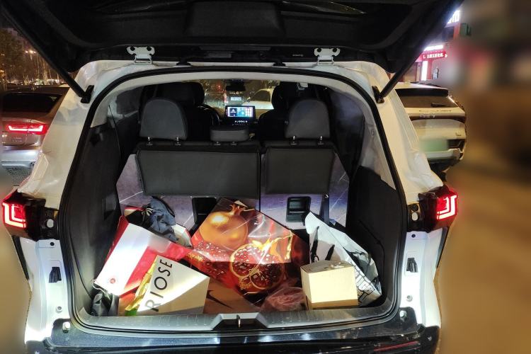 Used Toyota SIENNA 2023 2.5L Hybrid Comfort Edition Trunk