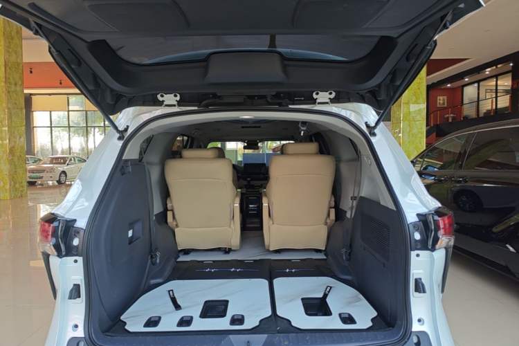 Used Toyota SIENNA 2023 2.5L Hybrid Comfort Edition Trunk