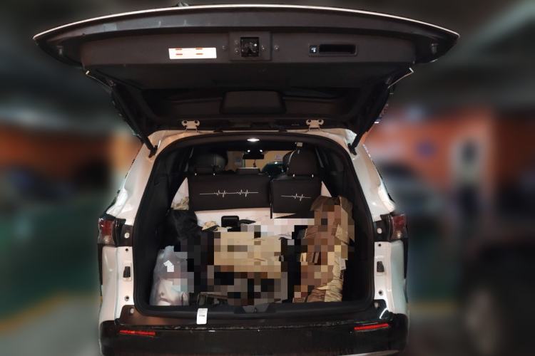Used Toyota SIENNA 2023 2.5L Hybrid Deluxe Edition Trunk