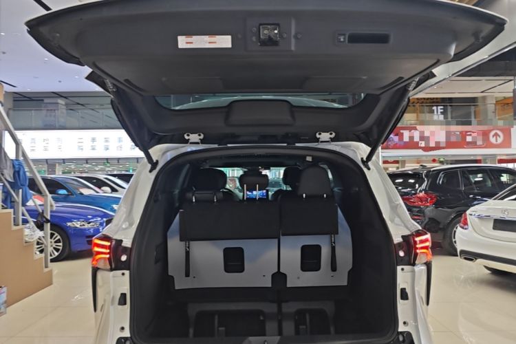 Used Toyota SIENNA 2023 2.5L Hybrid Deluxe Edition Trunk