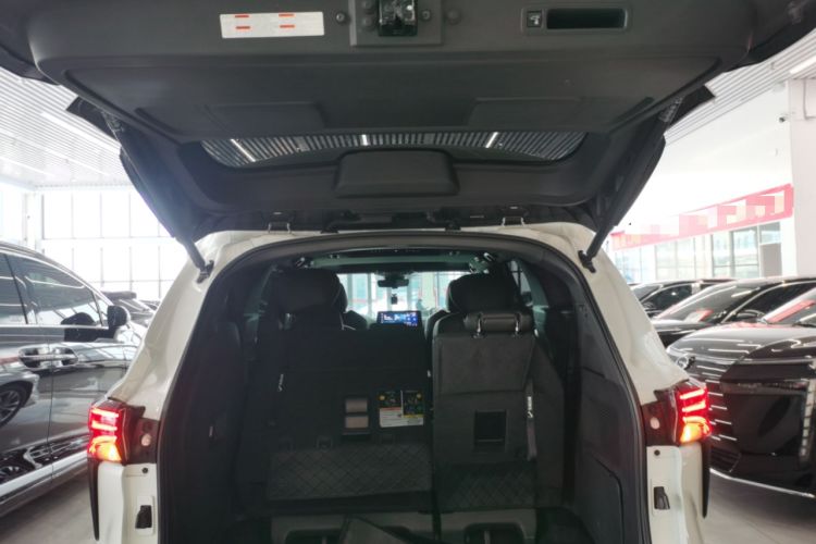 Used Toyota SIENNA 2023 2.5L Hybrid Deluxe Edition Trunk