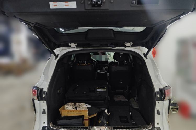 Used Toyota SIENNA 2023 2.5L Hybrid Deluxe Edition Trunk