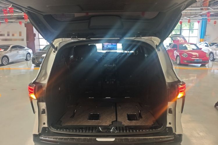 Used Toyota SIENNA 2023 2.5L Hybrid Deluxe Edition Trunk