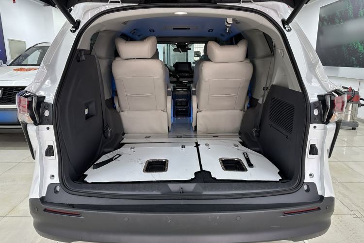 Used Toyota SIENNA 2023 2.5L Hybrid Comfort Edition Trunk