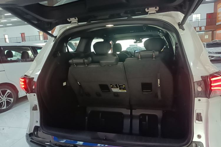 Used Toyota SIENNA 2023 2.5L Hybrid Deluxe Edition Trunk