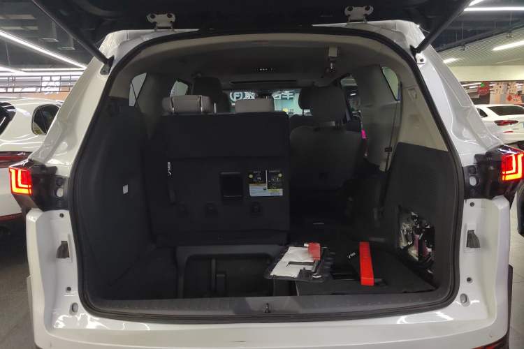 Used Toyota SIENNA 2023 2.5L Hybrid Comfort Edition Trunk