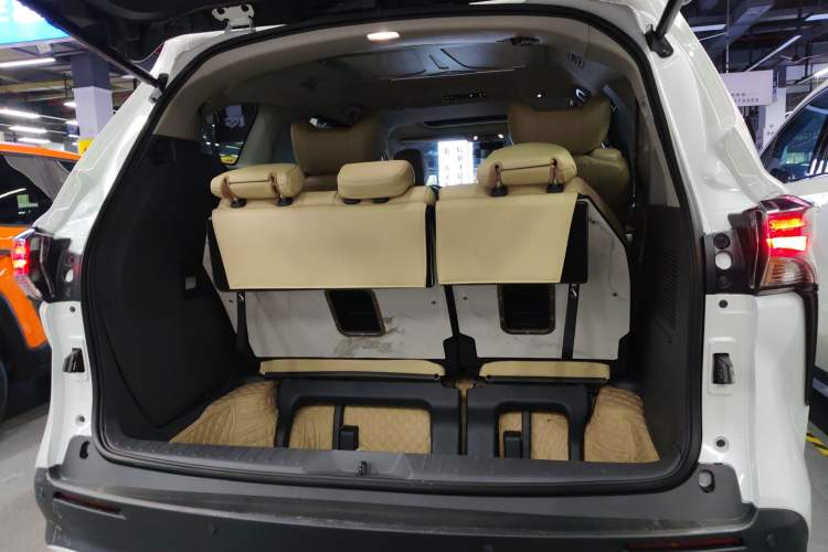 Used Toyota SIENNA 2023 2.5L Hybrid Comfort Edition Trunk