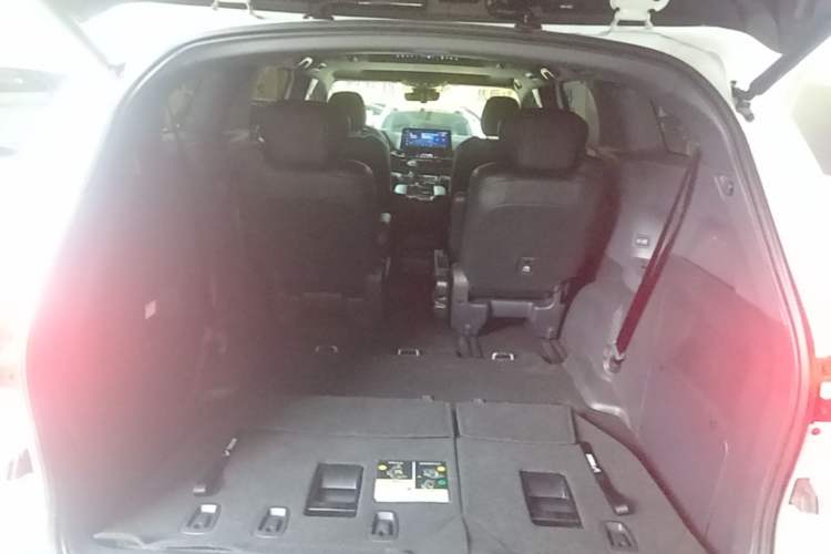 Used Toyota SIENNA 2023 2.5L Hybrid Deluxe Edition Trunk