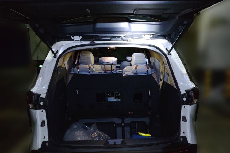 Used Toyota SIENNA 2023 2.5L Hybrid Comfort Edition Trunk