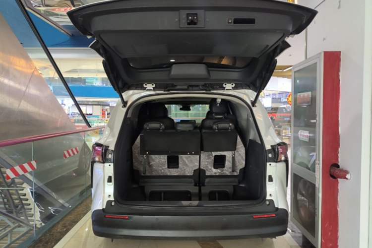 Used Toyota SIENNA 2023 2.5L Hybrid Comfort Edition Trunk