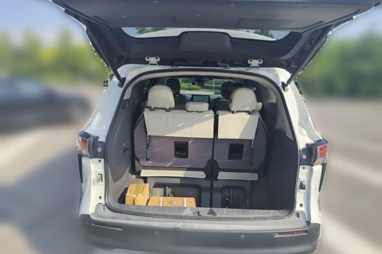 Used Toyota SIENNA 2023 2.5L Hybrid Comfort Edition Trunk