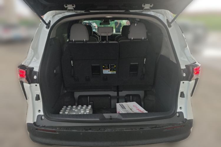 Used Toyota SIENNA 2023 2.5L Hybrid Comfort Edition Trunk