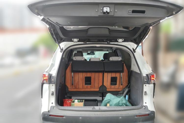 Used Toyota SIENNA 2023 2.5L Hybrid Comfort Edition Trunk