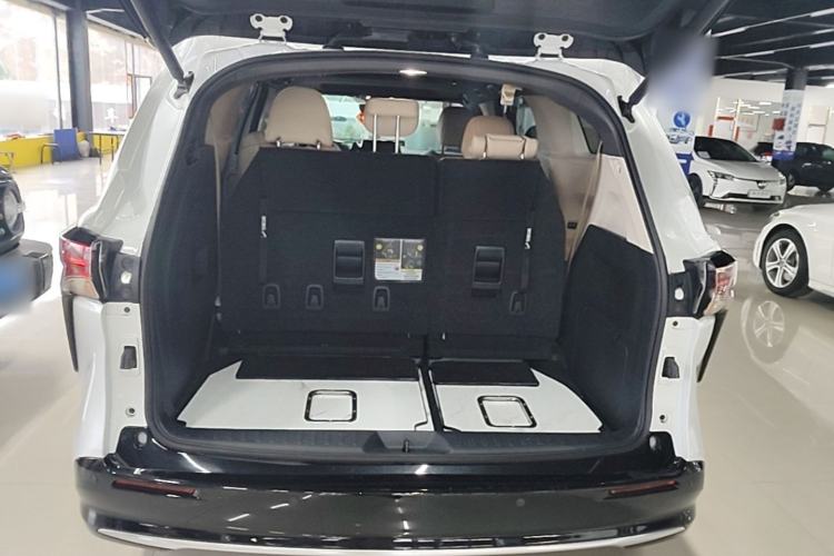 Used Toyota SIENNA 2023 2.5L Hybrid Luxury Edition Trunk