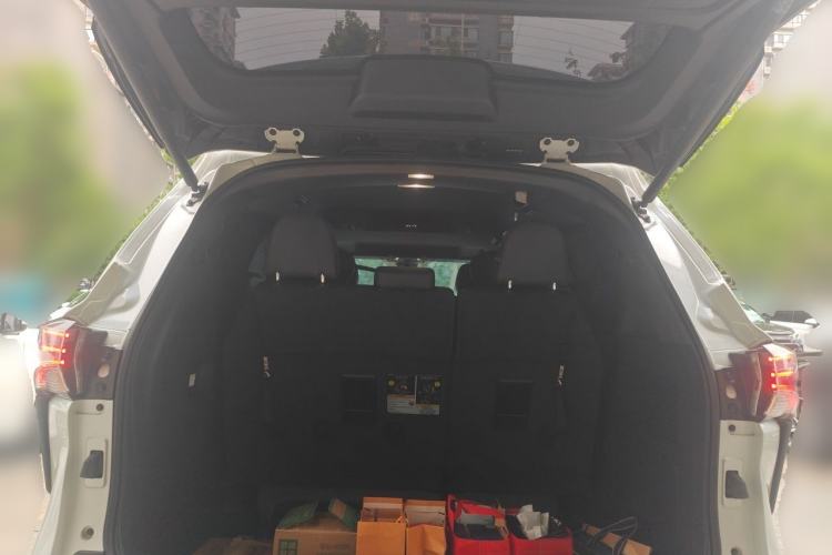 Used Toyota SIENNA 2023 2.5L Hybrid Deluxe Edition Trunk
