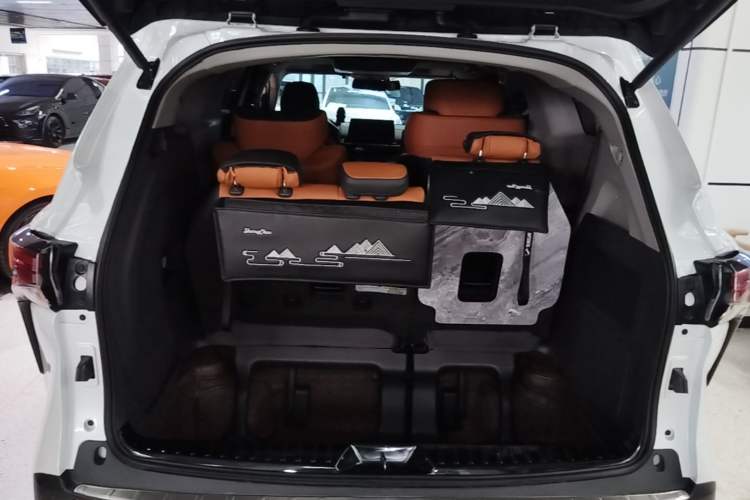 Used Toyota SIENNA 2023 2.5L Hybrid Comfort Edition Trunk