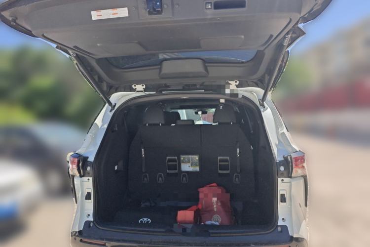 Used Toyota SIENNA 2023 2.5L Hybrid Deluxe Edition Trunk