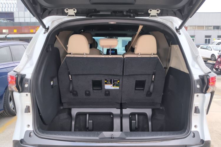 Used Toyota SIENNA 2023 2.5L Hybrid Luxury Edition Trunk