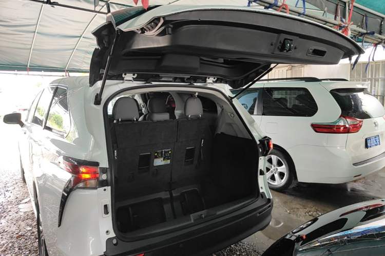 Used Toyota SIENNA 2023 2.5L Hybrid Comfort Edition Trunk