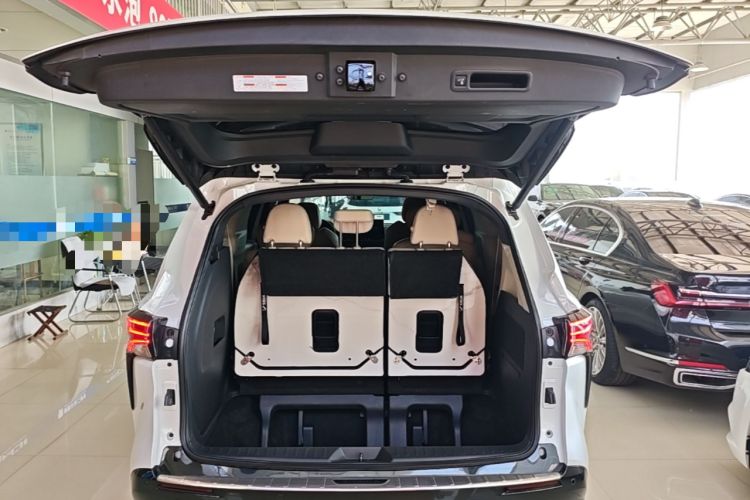 Used Toyota SIENNA 2023 2.5L Hybrid Deluxe Edition Trunk