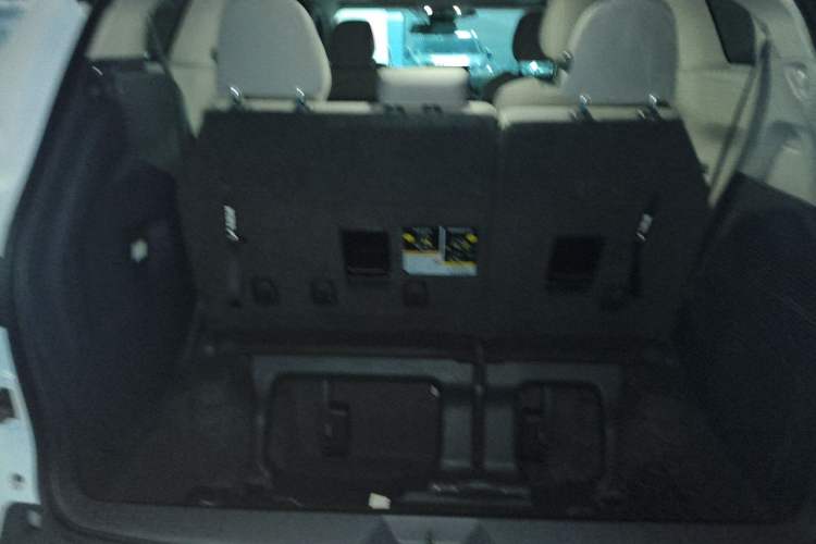 Used Toyota SIENNA 2023 2.5L Hybrid Comfort Edition Trunk
