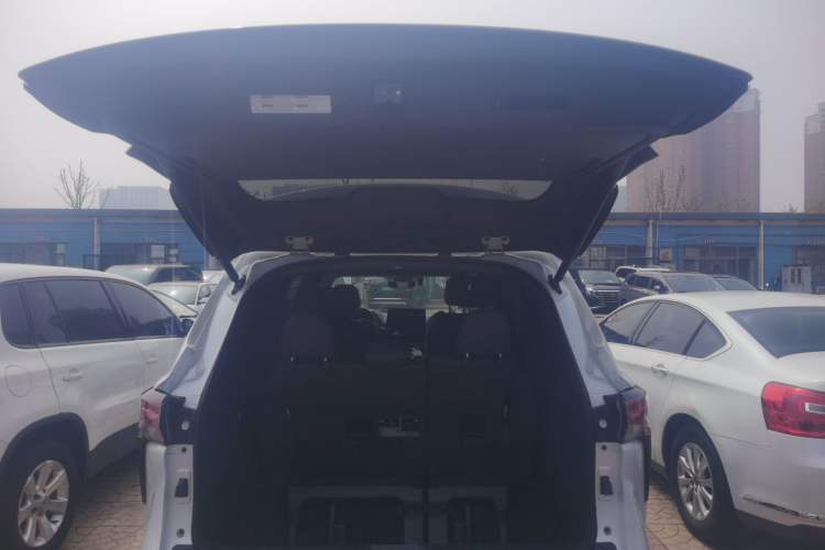 Used Toyota SIENNA 2023 2.5L Hybrid Deluxe Edition Trunk
