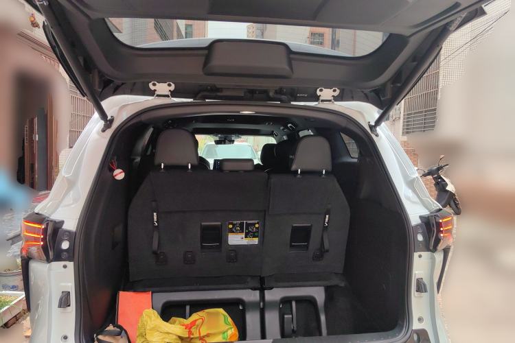 Used Toyota SIENNA 2023 2.5L Hybrid Deluxe Edition Trunk