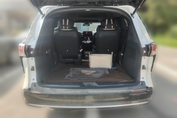 Used Toyota SIENNA 2023 2.5L Hybrid Deluxe Edition Trunk