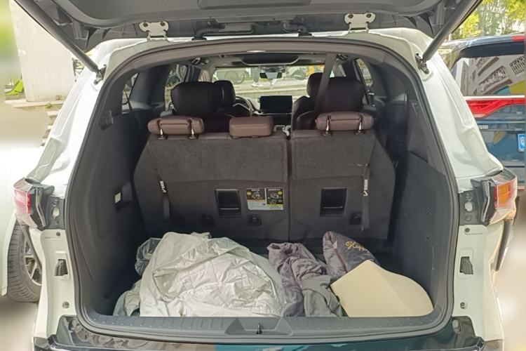 Used Toyota SIENNA 2023 2.5L Hybrid Platinum Edition Trunk