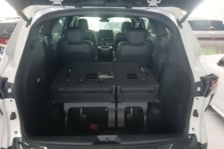 Used Toyota SIENNA 2023 2.5L Hybrid Deluxe Edition Trunk