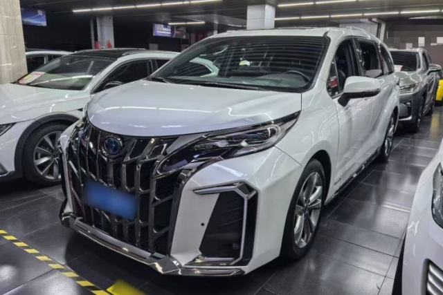 Used Toyota SIENNA 2023 2.5L Hybrid Platinum Edition