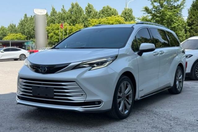 Used Toyota SIENNA 2023 2.5L Hybrid Deluxe Edition