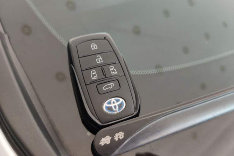 Used Toyota SIENNA 2023 2.5L Hybrid Deluxe Edition Vehicle Key