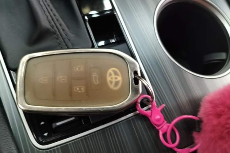 Used Toyota SIENNA 2023 2.5L Hybrid Deluxe Edition Vehicle Key