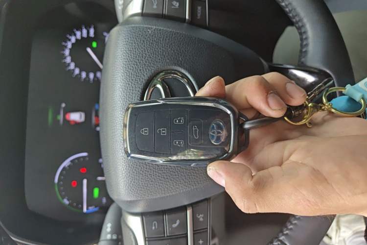 Used Toyota SIENNA 2023 2.5L Hybrid Deluxe Edition Vehicle Key