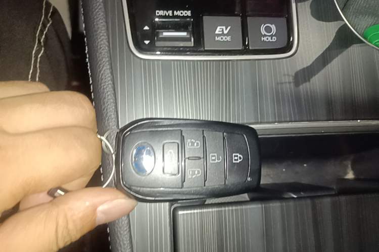 Used Toyota SIENNA 2023 2.5L Hybrid Platinum Edition Vehicle Key