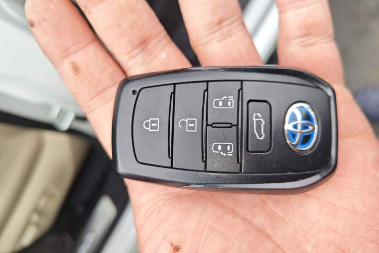 Used Toyota SIENNA 2023 2.5L Hybrid Ultimate Edition Vehicle Key
