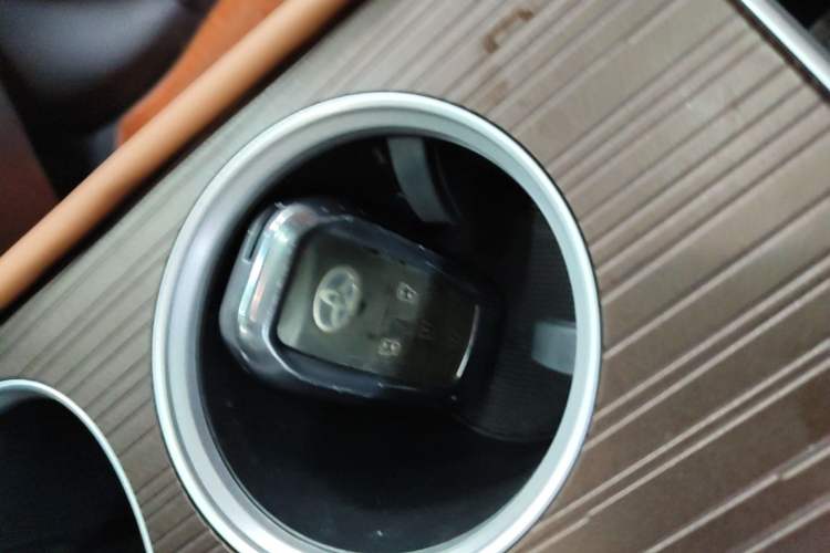 Used Toyota SIENNA 2023 2.5L Hybrid Comfort Edition Vehicle Key
