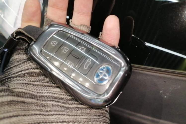 Used Toyota SIENNA 2023 2.5L Hybrid Deluxe Edition Vehicle Key
