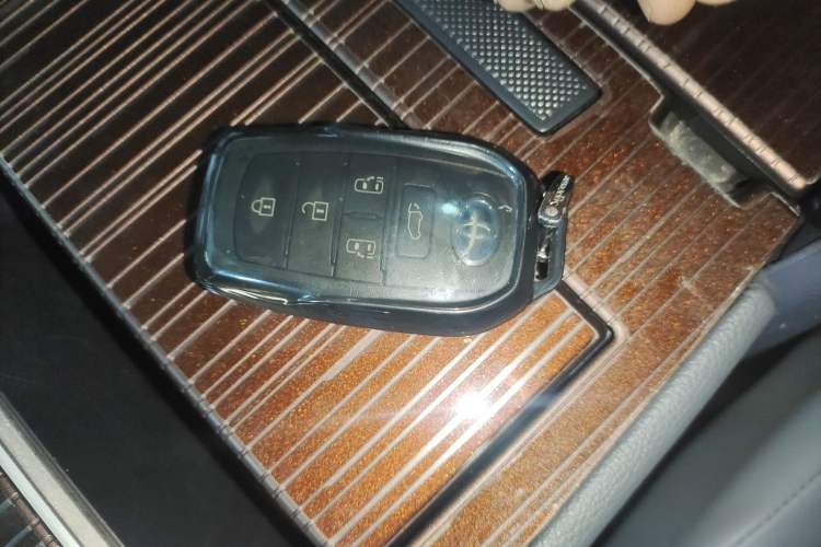 Used Toyota SIENNA 2023 2.5L Hybrid Luxury Edition Vehicle Key