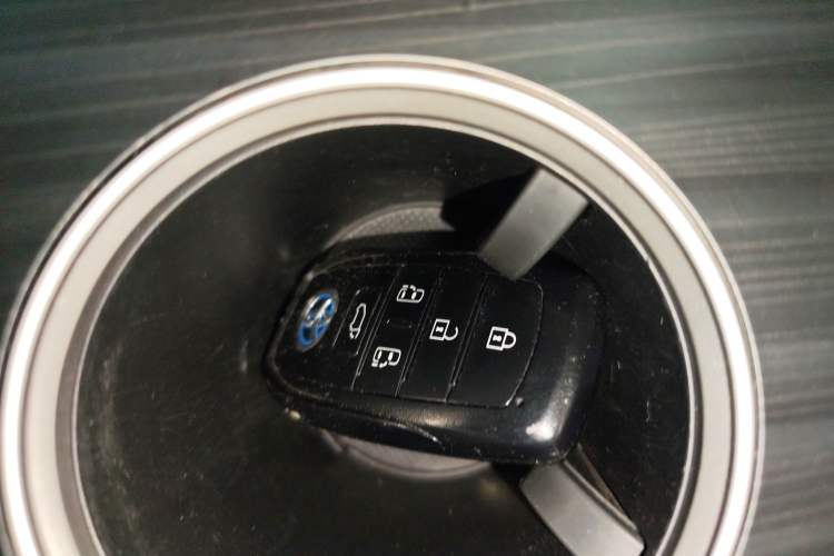 Used Toyota SIENNA 2023 2.5L Hybrid Deluxe Edition Vehicle Key
