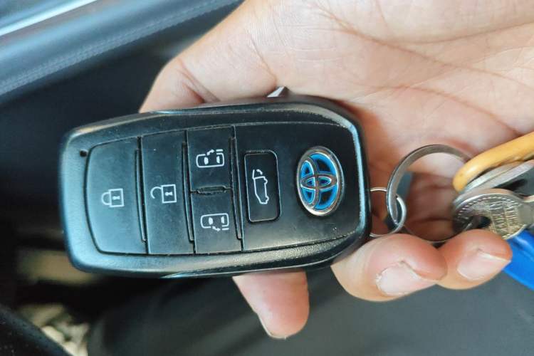 Used Toyota SIENNA 2023 2.5L Hybrid Luxury Edition Vehicle Key
