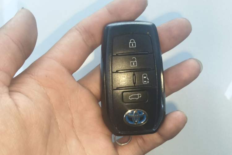 Used Toyota SIENNA 2023 2.5L Hybrid Deluxe Edition Vehicle Key