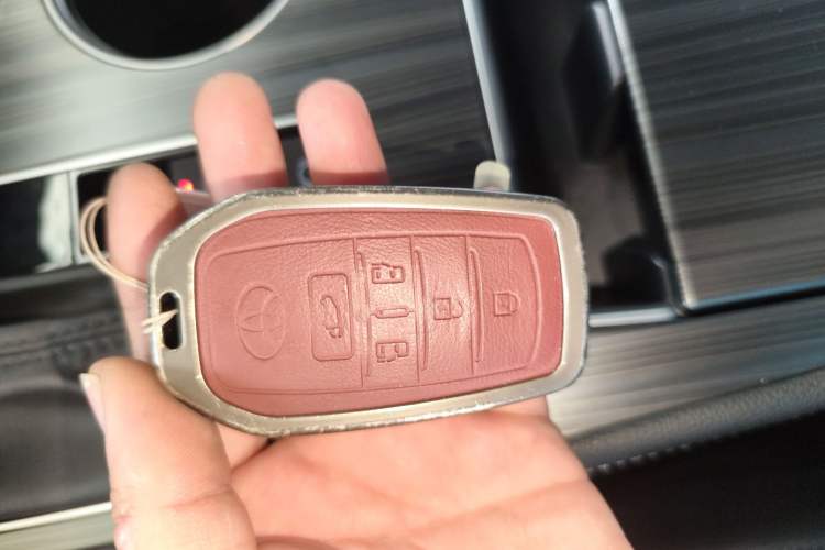Used Toyota SIENNA 2023 2.5L Hybrid Deluxe Edition Vehicle Key