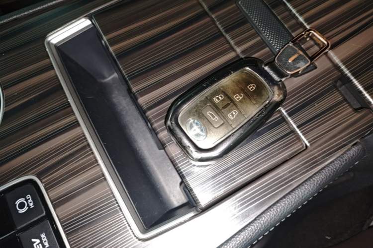 Used Toyota SIENNA 2023 2.5L Hybrid Platinum Edition Vehicle Key