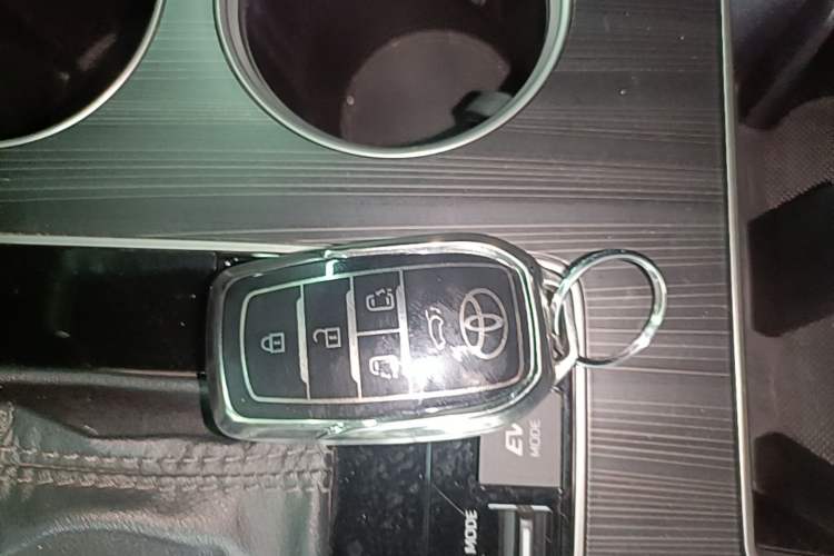 Used Toyota SIENNA 2023 2.5L Hybrid Deluxe Edition Vehicle Key