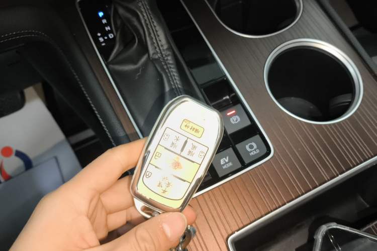 Used Toyota SIENNA 2023 2.5L Hybrid Luxury Edition Vehicle Key