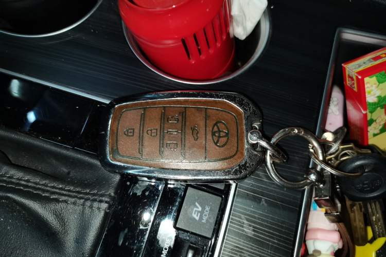 Used Toyota SIENNA 2023 2.5L Hybrid Deluxe Edition Vehicle Key